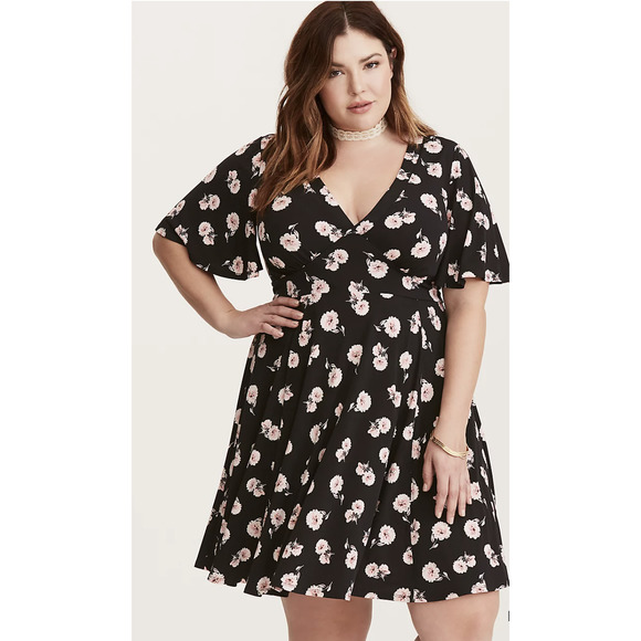 Torrid Floral Print V Neck Flutter Sleeve Dress 1x - Picture 4 of 4
